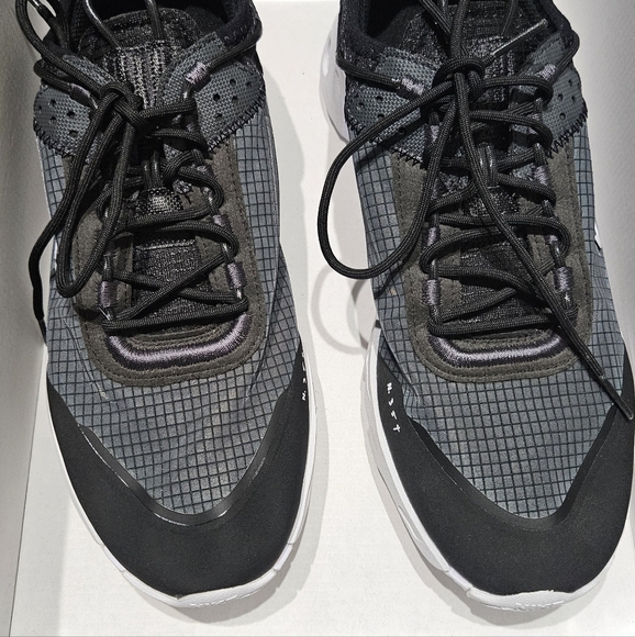 Nike Men's Black and Gray Sneakers - Picture 6 of 16